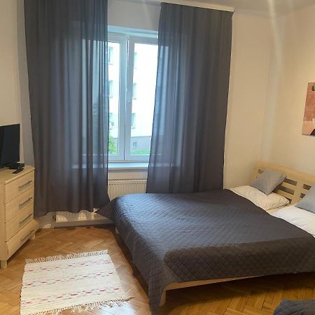 Apartamenty 650 Metrow Od Dworca Przemyśl Exteriör bild