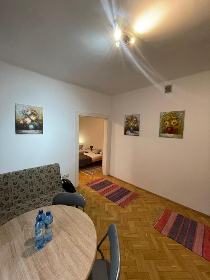 Apartamenty 650 Metrow Od Dworca Przemyśl Exteriör bild